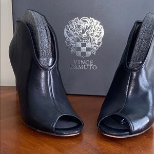 Used Vince Camuto Black open toe shoes